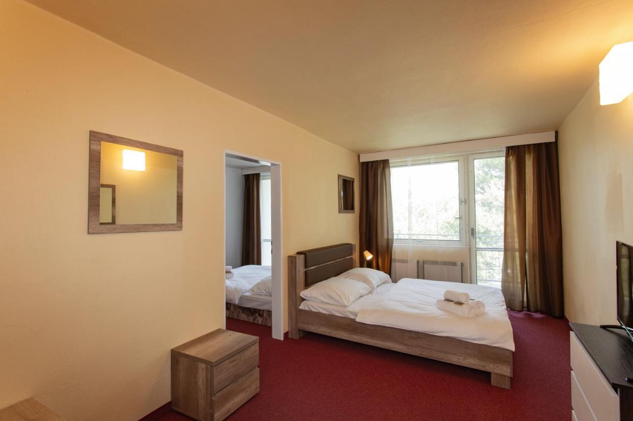 Hotel Panorama Orlik à Klucenice Extérieur photo