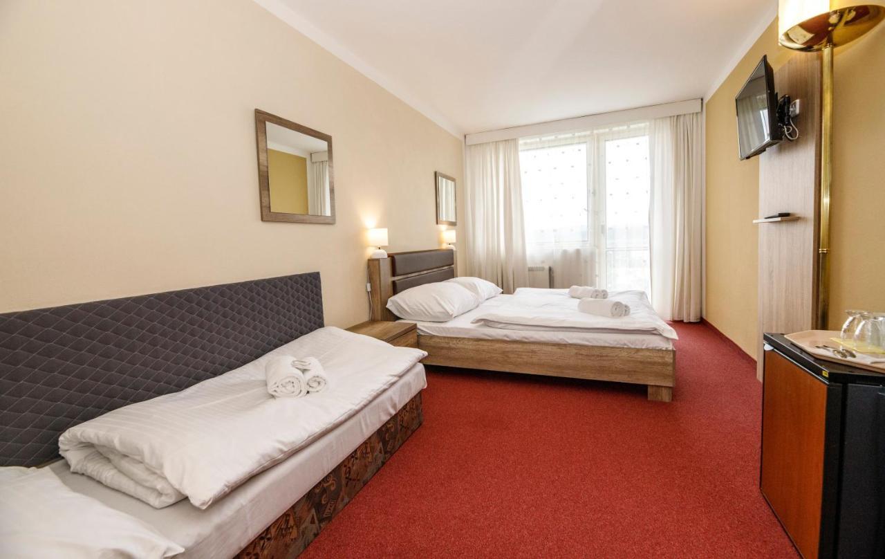Hotel Panorama Orlik à Klucenice Extérieur photo