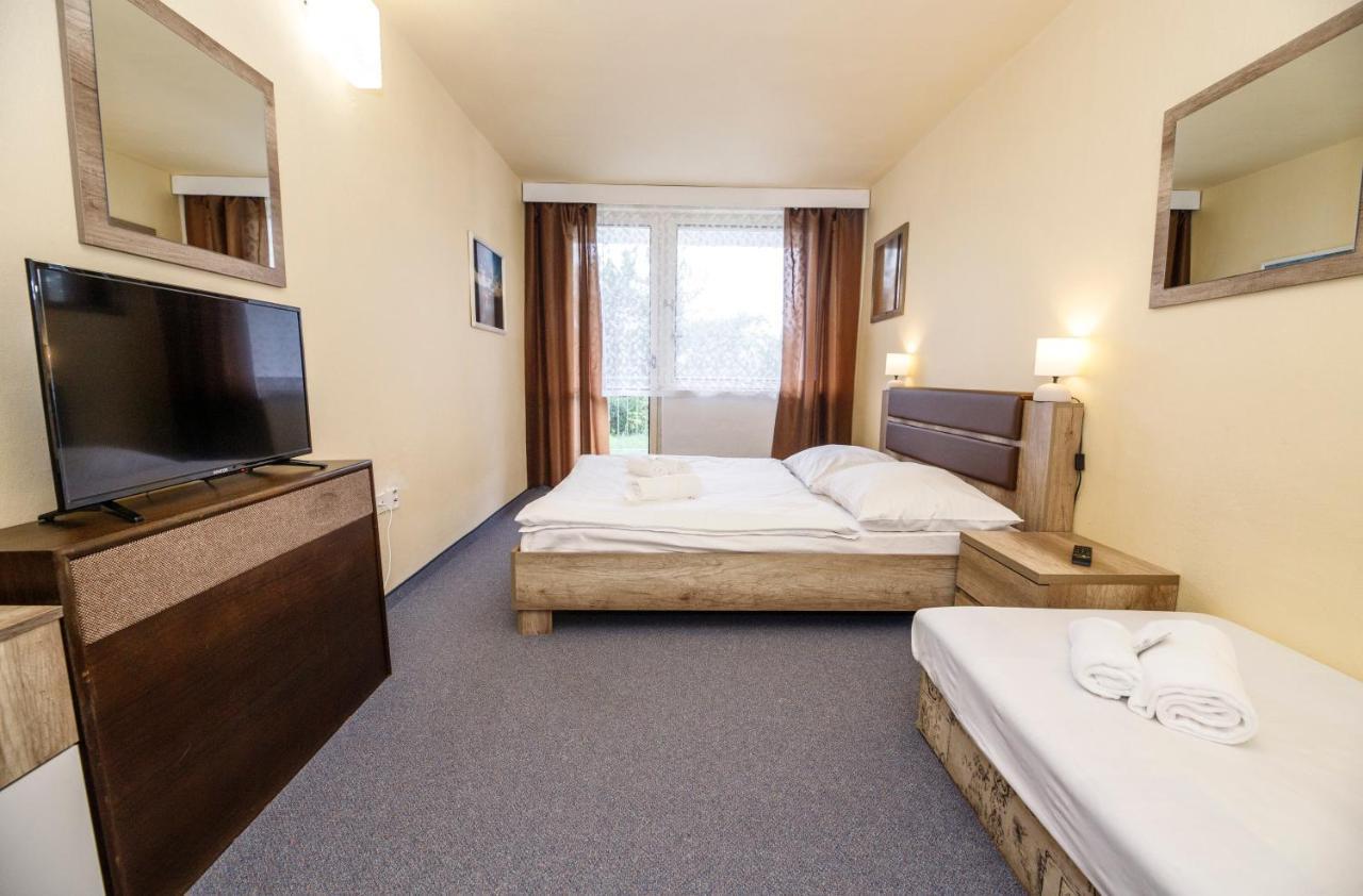 Hotel Panorama Orlik à Klucenice Extérieur photo