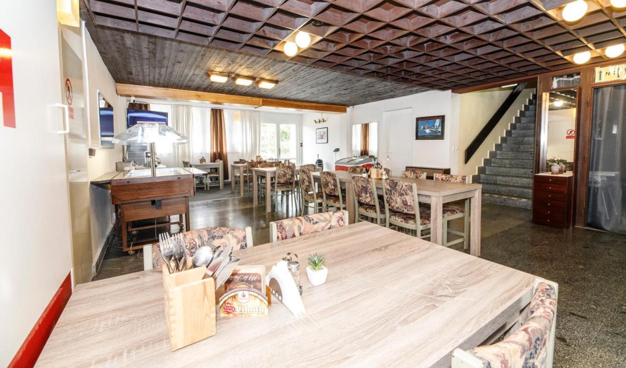 Hotel Panorama Orlik à Klucenice Extérieur photo