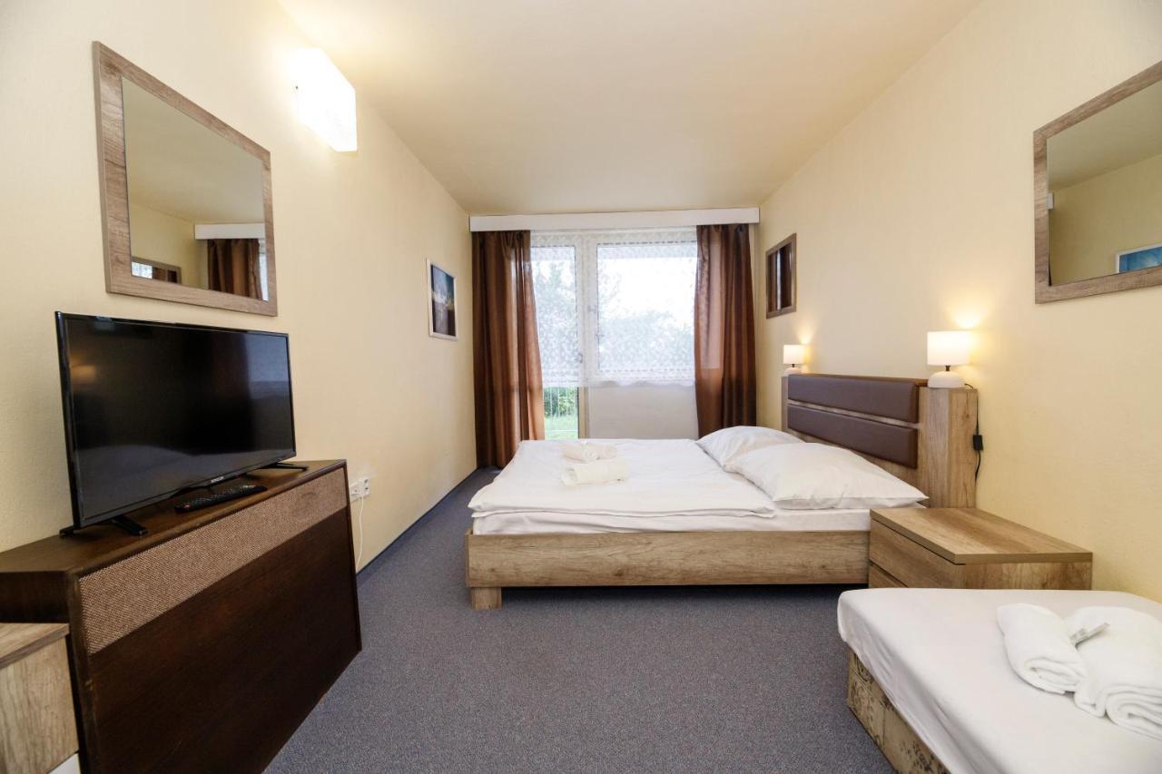 Hotel Panorama Orlik à Klucenice Extérieur photo