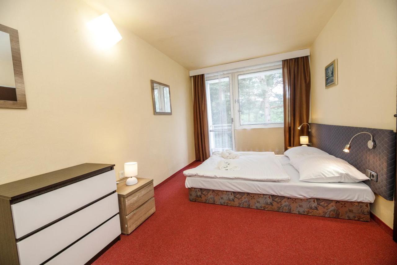 Hotel Panorama Orlik à Klucenice Extérieur photo