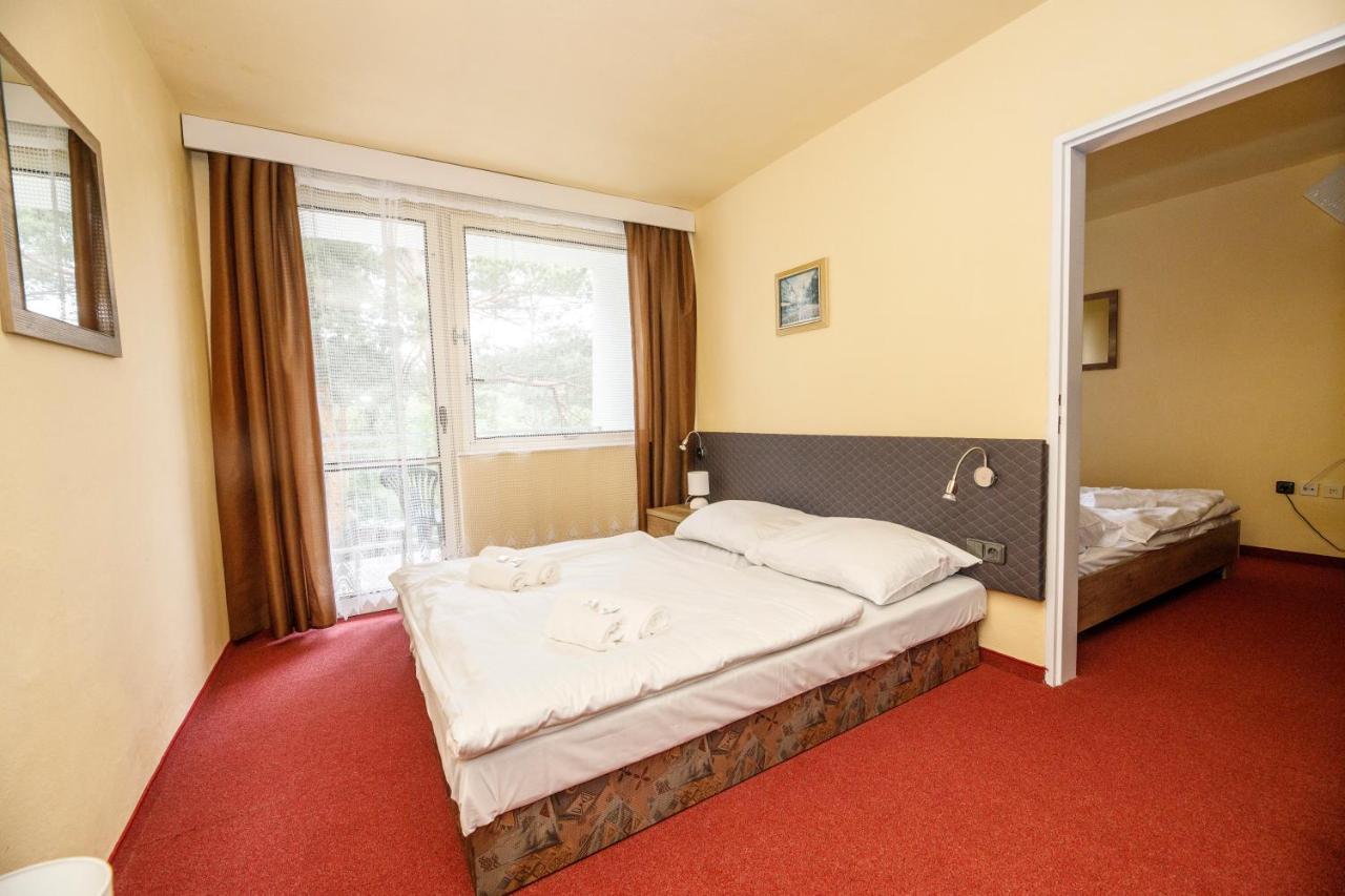 Hotel Panorama Orlik à Klucenice Extérieur photo