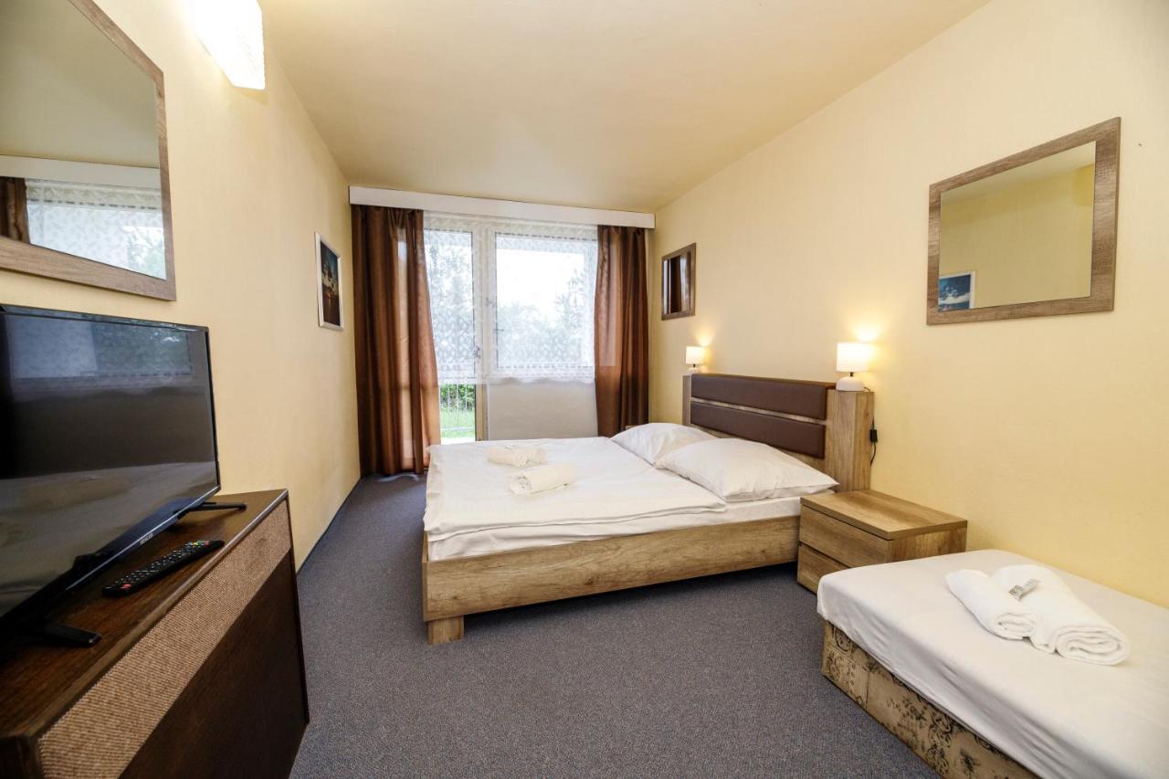Hotel Panorama Orlik à Klucenice Extérieur photo